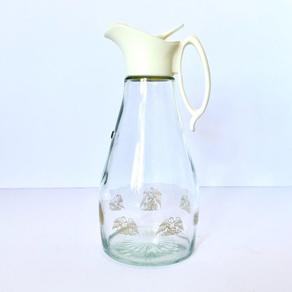 Vintage 1960s Log Cabin Syrup Dispenser Glass Pitcher Gold Eagle & Shield Design
